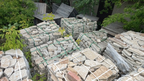 Гранитный плитняк галтованный для мощения купить в Миассе