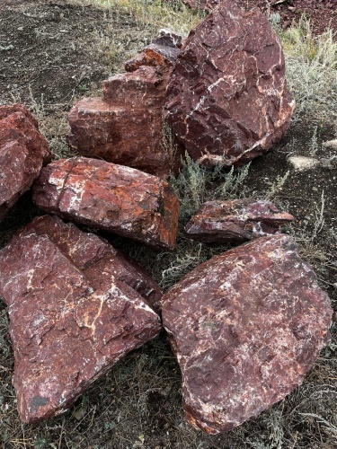 Ландшафтные глыбы красно-фиолетовые 200-1000 килограмм купить в Миассе