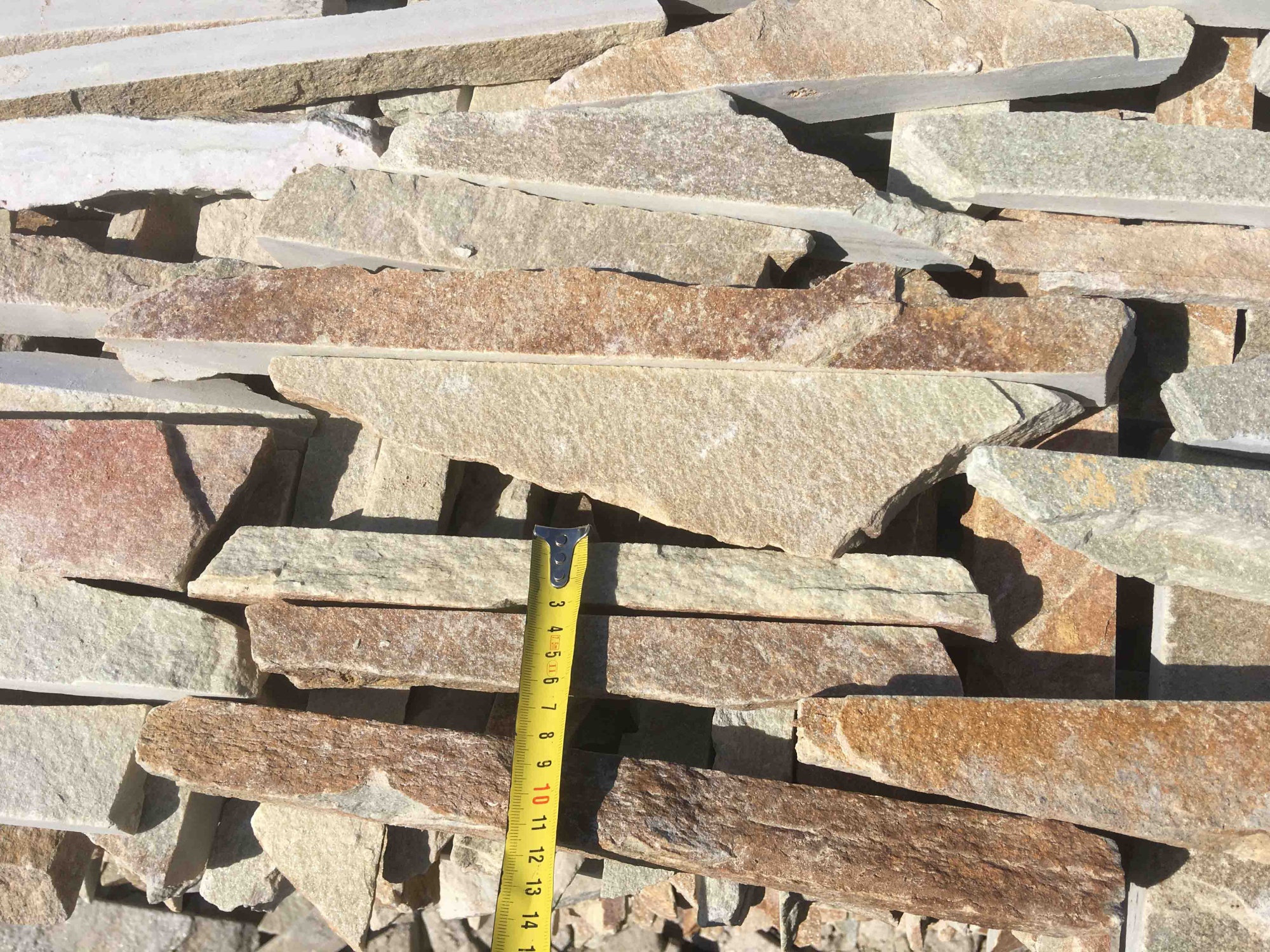 Горбушка златолит золотистый для облицовки купить в Миассе