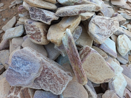 Златолит жёлтый, жёлто-зелёный глыбки и валуны для ланшафтного дизайна купить в Миассе