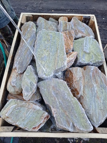 Златолит жёлтый, жёлто-зелёный глыбки и валуны для ланшафтного дизайна купить в Миассе