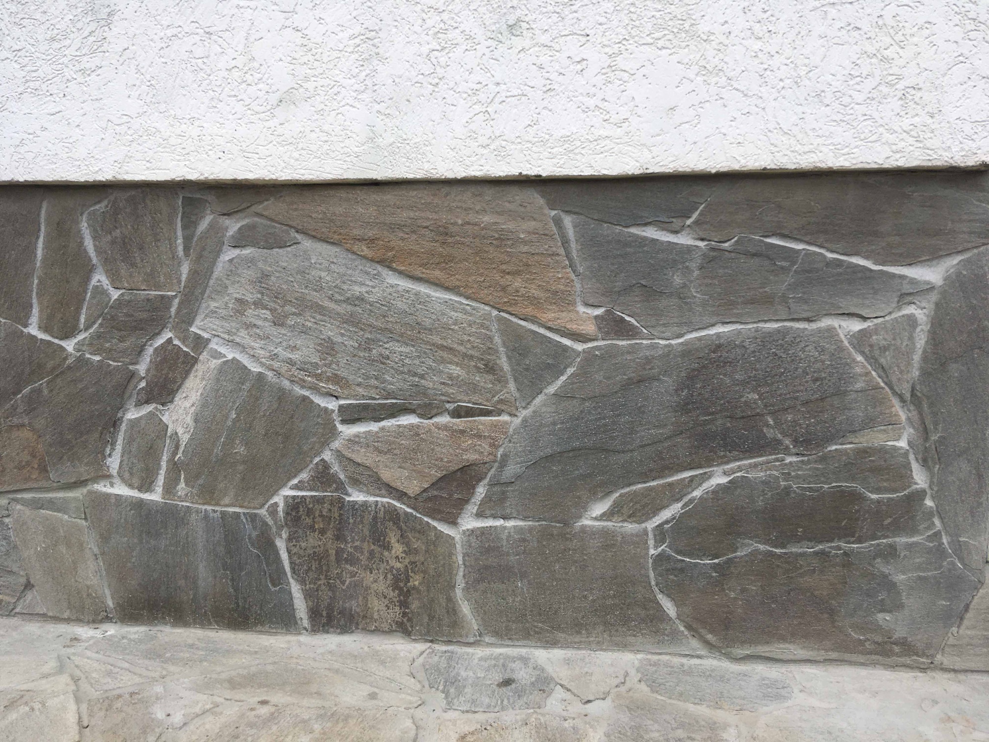 Плитняк златолит Уральский для цоколя, отмостки купить в Миассе