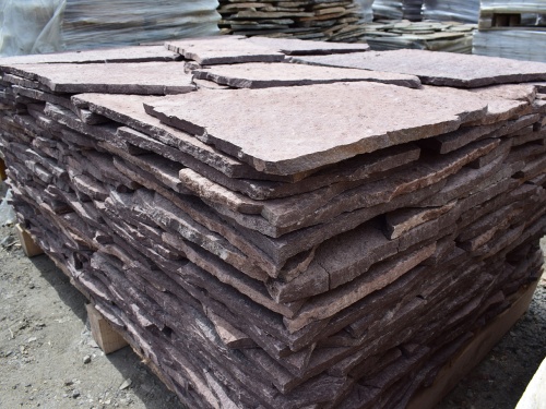 Плитняк лемезит бордовый для облицовки цоколя 20-25 мм  купить в Миассе