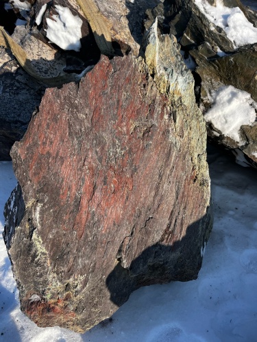 Ландшафтные глыбы красно-фиолетовые 200-1000 килограмм купить в Миассе