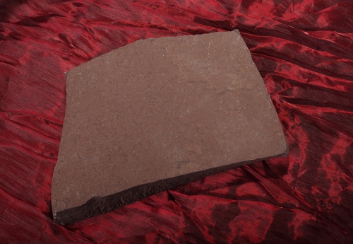 Плитняк лемезит бордовый для цоколя 1,5-2 см купить в Миассе