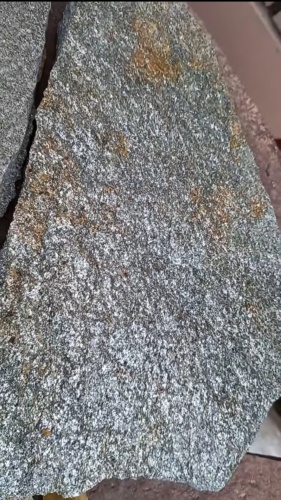 Плитняк златолит серебристый для цоколя, отмостки купить в Миассе