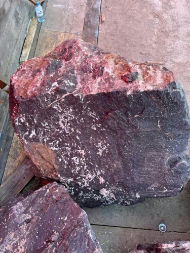 Камни для ландшафтного дизайна красно-фиолетовые 10-60 килограмм купить в Миассе