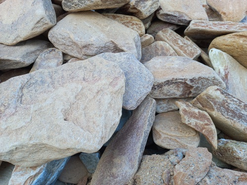 Златолит жёлтый, жёлто-зелёный глыбки и валуны для ланшафтного дизайна купить в Миассе