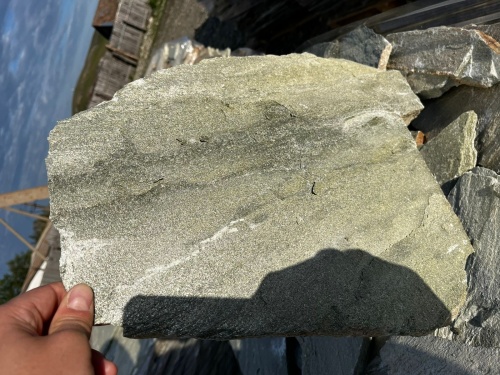 Плитняк златолит зелёный для цоколя, отмостки купить в Миассе