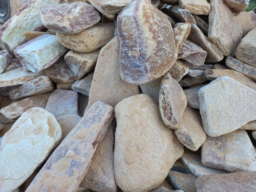 Златолит жёлтый, жёлто-зелёный глыбки и валуны для ланшафтного дизайна купить в Миассе