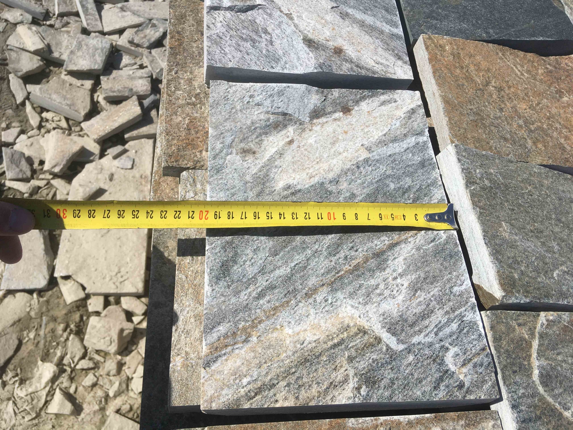 Плитка пилёная златолит Уральский для цоколя, отмостки купить в Миассе