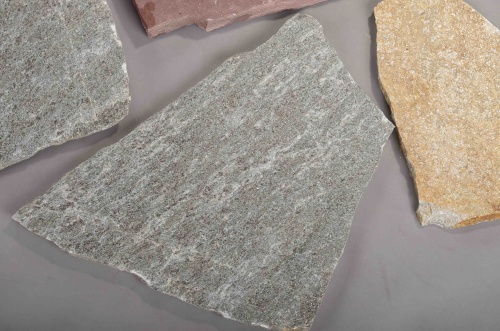 Плитняк златолит Уральский для цоколя, отмостки купить в Миассе