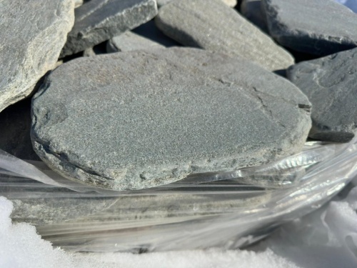 Плитняк златолит зелёный галтованный для мощения на бетон купить в Миассе