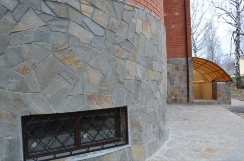 Плитняк златолит Уральский для цоколя, отмостки купить в Миассе